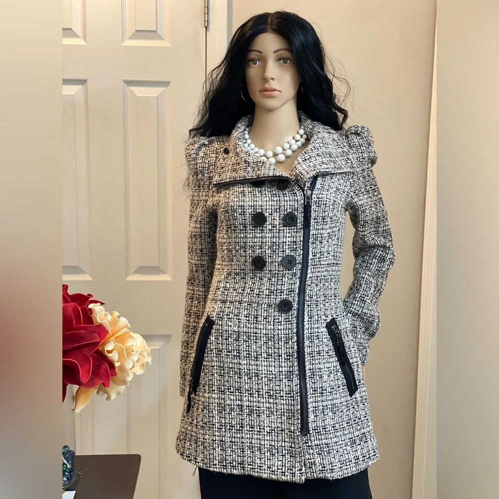 Bebe Jacket, elegant coat with zipper and buttons, great design,very comfortable - Picture 6 of 6
